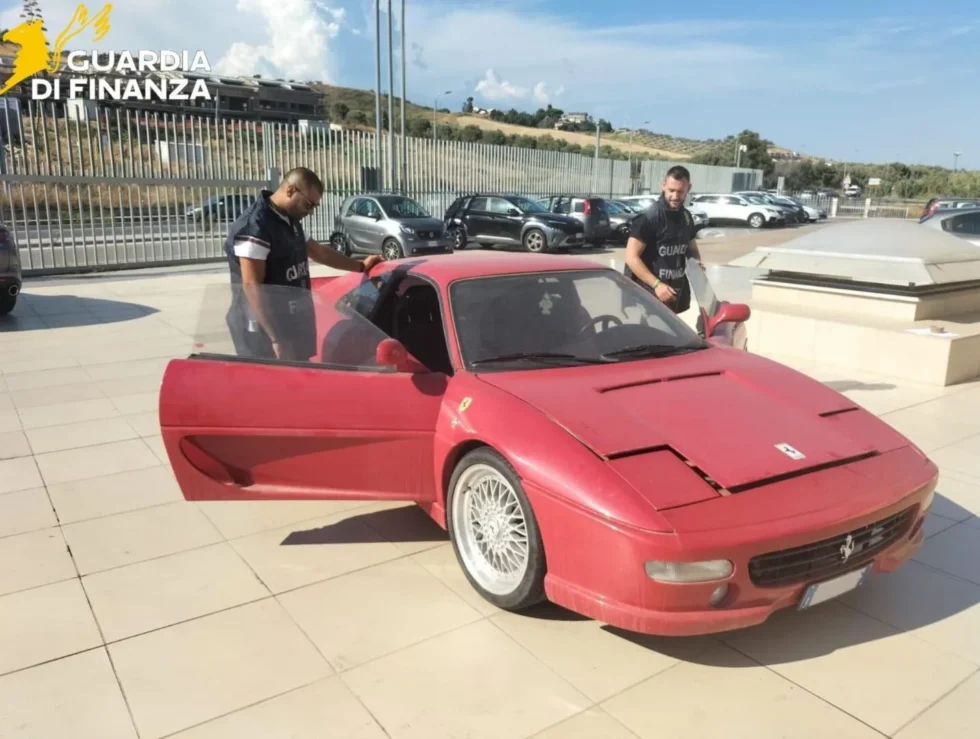 Ferrari contraffatta