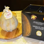 Provolone del monaco dop con scatola