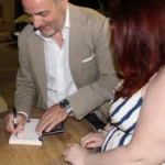 Un momento del firma copie di michelangelo iossa merum