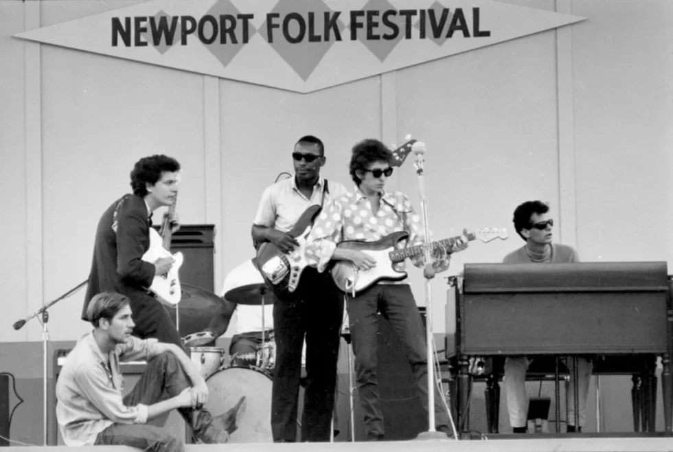newport dylan on stage
