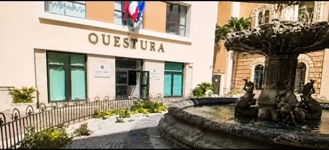 Foto questura di cz