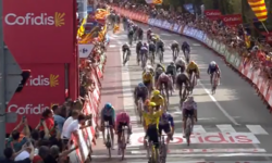 Mattew Brennan della Visma Lease a Bike ha vinto la quinta tappa della Vuelta Spagna con partenza a Falset e arrivo a Roquetes dopo 173,3 chilometri. Foto screen Eurosport