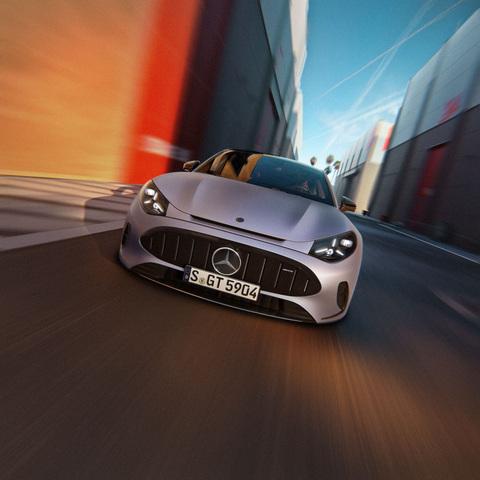 Mercedes-AMG GT 53 Coupé 4: tecnologie all'avanguardia per una guida sicura