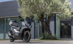SYM ADX 300 evolve il concetto di crossover