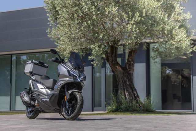 SYM ADX 300 evolve il concetto di crossover