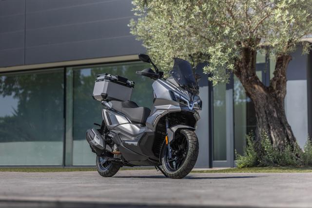 SYM ADX 300 evolve il concetto di crossover