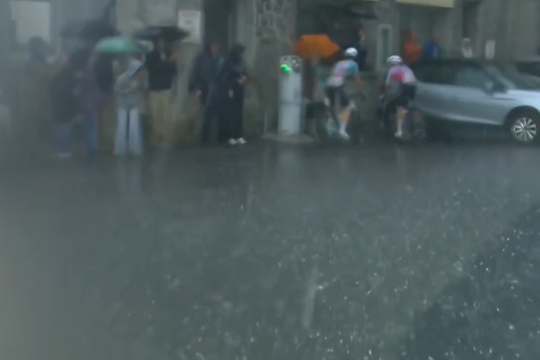Vuelta Spagna: causa grandine cancellata la terza tappa