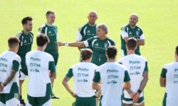 Mancini guida l'allenamento dell'Italia