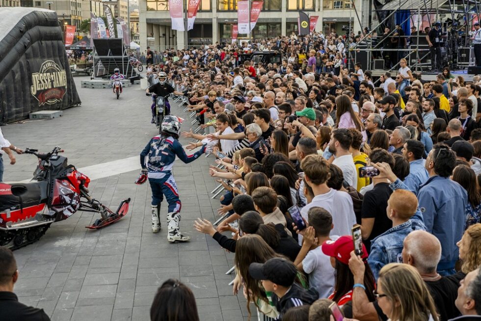 Napoli Overdrive Festival 2026 al Centro Direzionale tre giorni gratuiti tra motori, inclusione e spettacolo