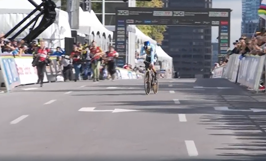 Mondiale ciclismo: l'imprendibile Evenepoel vince la cronometro iridata. Ganna sul podio