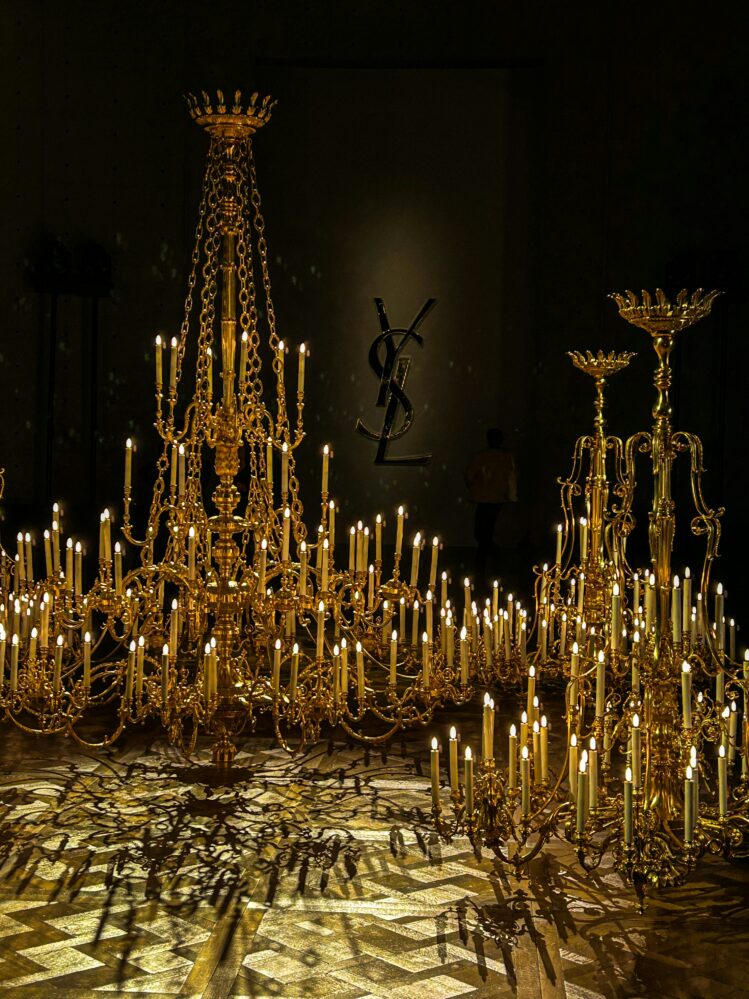 Saint Laurent si veste d'oro
