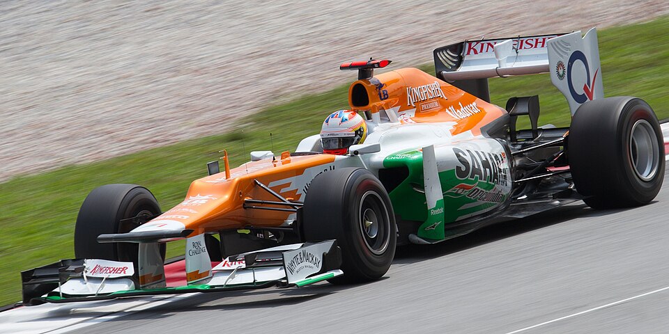 Paul di Resta durante la prima sessione di prove libere del Gran Premio della Malesia di Formula 1 del 2012, sul circuito di Sepang
