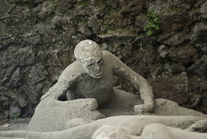 Il passato che ci parla: cosa può insegnarci la terra di Pompei sulla nostra paura del futuro